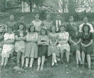 Eighth grade class of 1944